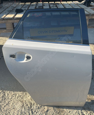 TOYOTA AURİS SAĞ ARKA KAPI ÇIKMA