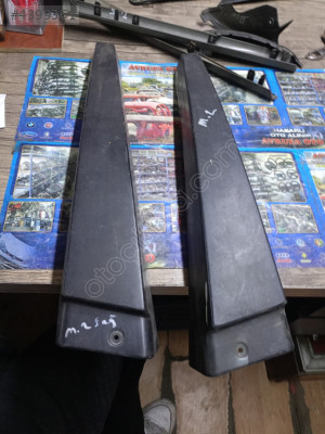 8200073436 Megane 2 sağ sol dış orta direk kaplaması