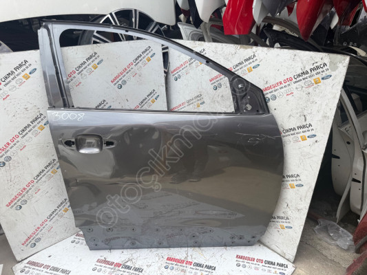 Peugeot 3008 sağ ön kapı (az hasarlı)