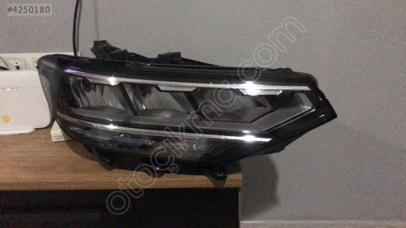 passat b8.5 sağ far orjinal 20-24