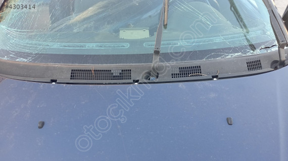 mitsubishi carisma cam ızgarası