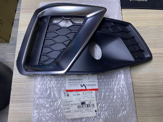 A4 S LİNE SAĞ SİS KAPAĞI SIFIR ORJİNAL 8W0807682 ÇAĞRI OTO MASLAK
