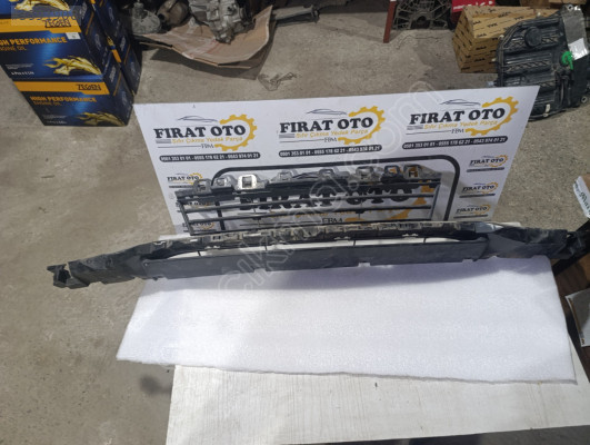 51117386152 BMW 3 SERİ F30 F31 LCİ ÖN TAMPON ORTA IZGARA