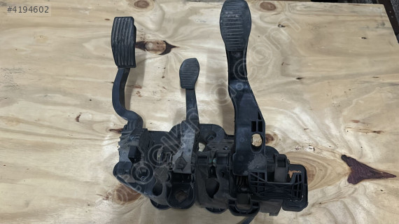 2015 FİAT LİNEA 1.3 MANUEL GAZ PEDAL SETİ