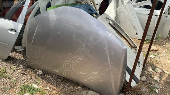 Toyata corolla kaput