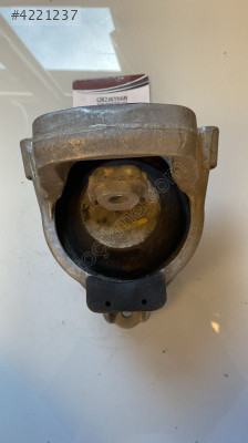 8W0199372CA Audi a4 sağ motor takozu kulağı