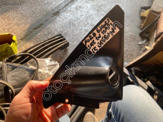 FORD ESCORT SAĞ ÖN KAPI İÇ ÜÇGEN PLASTİĞİ 95-00