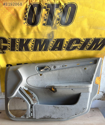 W203 Mercedes C Serisi Sağ Ön Kapı Döşemesi - A2037205671