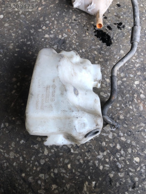 RENAULT SCENİC 2 CAM SU BIDONU