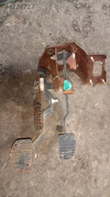 Peugeot partner Tepee pedal takimi