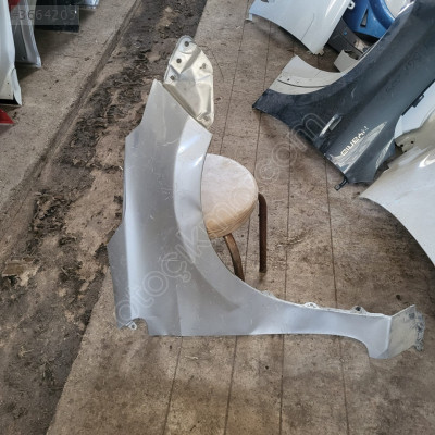 Toyota corolla sağ ön çamurluk