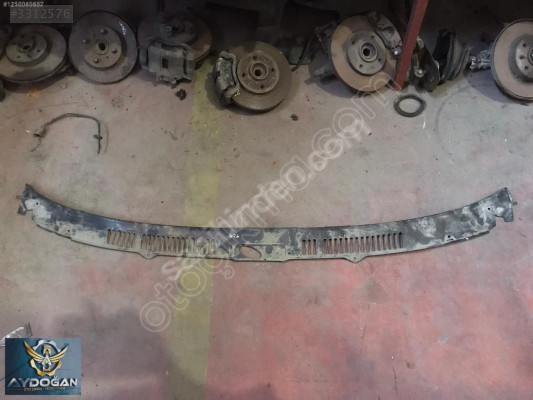 OTO CEM'DEN ÇIKMA MAZDA 626 ÖN CAM ALT IZGARASI
