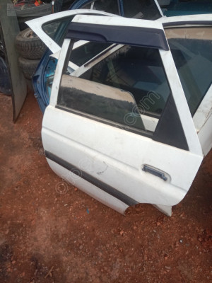 Ford escort kapıları dolu