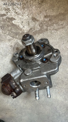 04B130755F 1.6 cxx mazot pompası