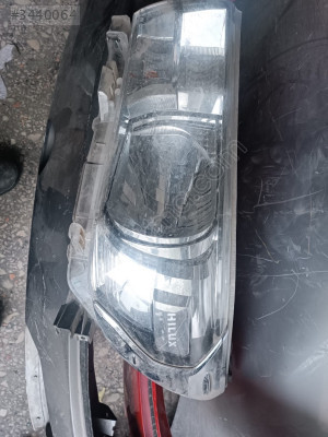 TOYOTA HİLUX İÇİN SOL ÖN FAR - ÇIKMA PARÇA