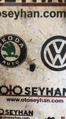 606809986C Volkswagen Golf 6 depo kapağı svici