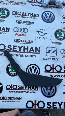 5K4868040A golf 6 sağ arka kapı iç çekme kolu kaplaması