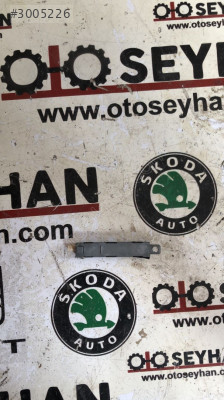 5K0035552 Volkswagen Golf 6 sağ anten düzleyici