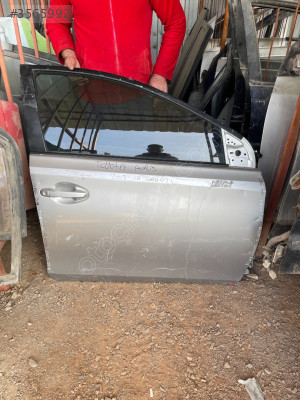 TOYOTA AURİS SAĞ ÖN KAPI ÇIKMA ORJİNAL