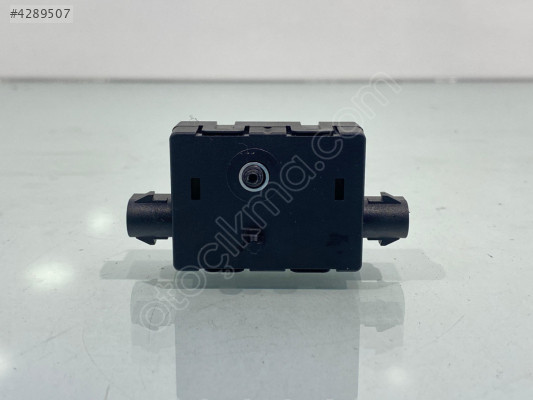 65209181453 9181453 BMW F20 F25 RADYO ANTEN SİNYAL YÜKSELTİCİ