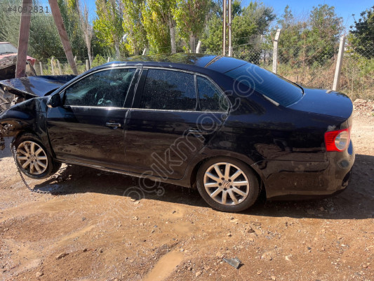 Volkswagen jetta  sol arka kapı