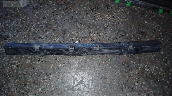 1998-2004 Ford Focus 1 sedan arka tampon orta bağlantı braketi