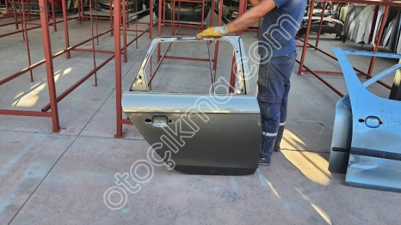 AUDİ A4 SAĞ ARKA KAPI