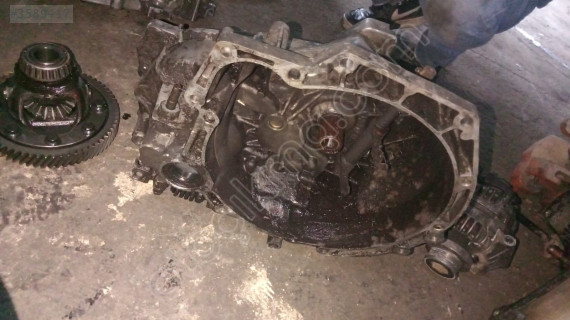 Ford escort arkadan marşlı şanzıman ön kapak yedek parça