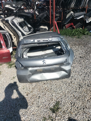 Peugeot 2008 çıkma bagaj kapağı 2013-2017