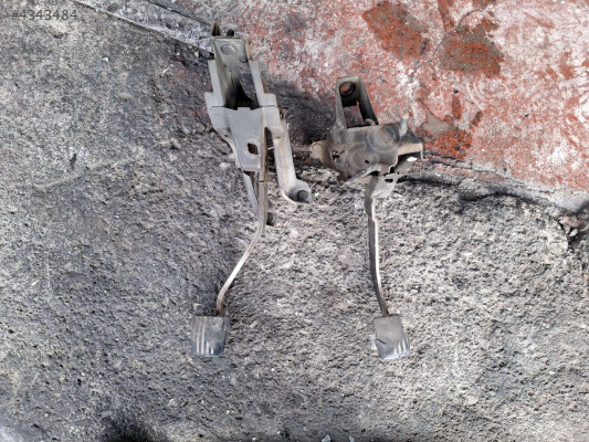 ÖZMEN OPEL VECTRA A DEBRİYAJ FREN PEDALI