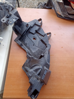 Renault Fluence Sağ Far Braketi