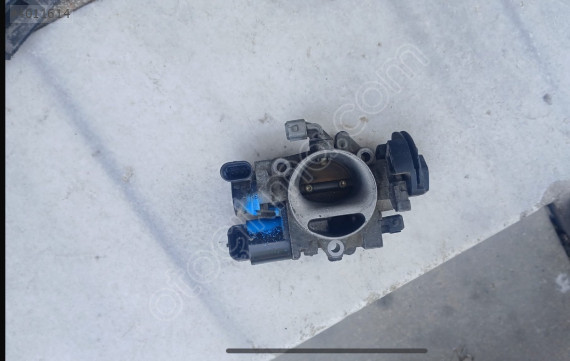 Peugeot 106 gaz kelebeği 1.4 benzinli