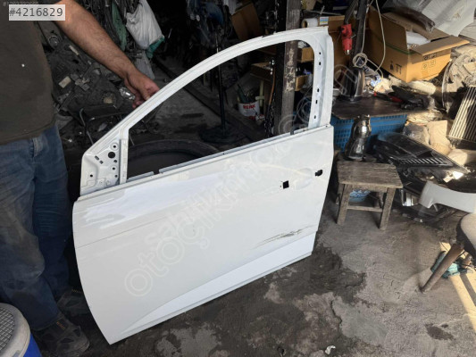 Megan 4 sol ön kapı