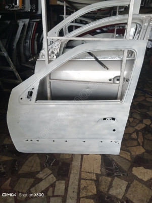 Renault Clio sol ön kapı