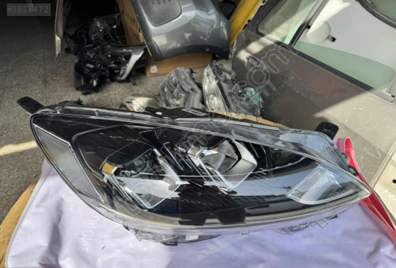 FORD KUGA SAĞ FAR ORJİNAL EYÜPCAN OTO'DA
