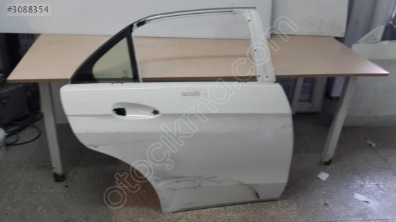 Mercedes E 212 KAPI SAĞ ARKA