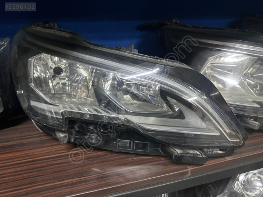 Peugeot 5008 ön sağ far