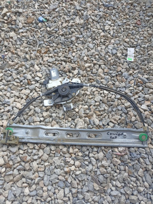 Ford courier sağ ön kapı cam kirikosu