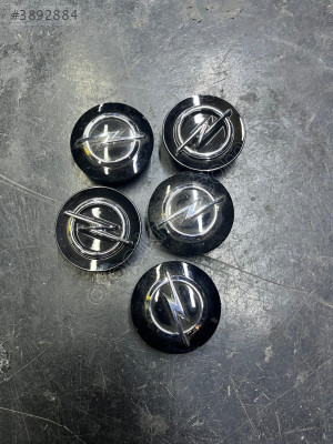 Opel Corsa F jant göbeği mevcut