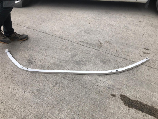 MERCEDES E SERİSİ W214 ÖN TAMPON ALT DEMİRİ 2146220800