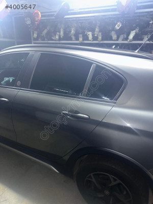 Fiat Egea sol arka kapı komple