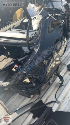 MERCEDES W205 SAĞ ARKA ÇAMURLUK GÜÇMANLAR