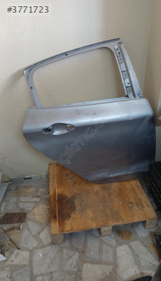 Peugeot 208 2011 2018 arka sağ kapı Orjinal tertemiz DKN