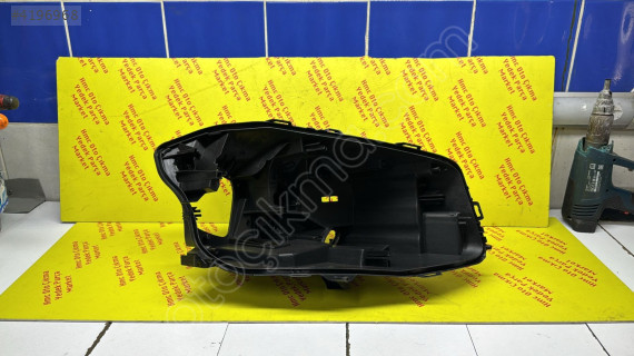 MERCEDES W176 KASA A180 MAKYAJLI SAĞ FAR KASASI