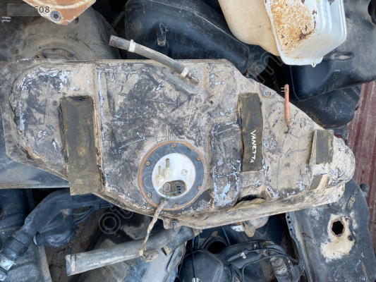 Nissan Vanetta yakıt deposu