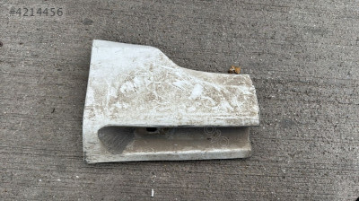 VOLVO S80 SAĞ MARŞPİYEL PARÇASI 30744251