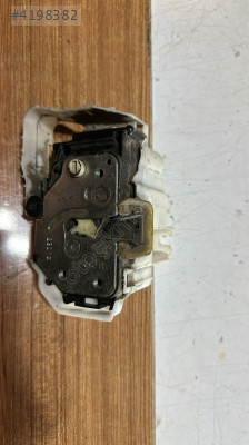 FİAT DOBLO III GENİŞ AİLE SAĞ ARKA KAPI KİLİDİ ORJ ÇIKMA