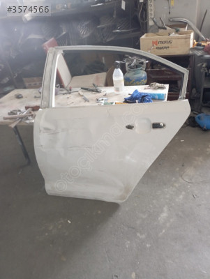 2023 model Toyota Corolla sol kapi
