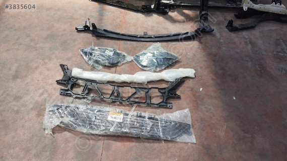 mercedes c 212 orta panjur 2 sis cercevesi ve parcaları yeni