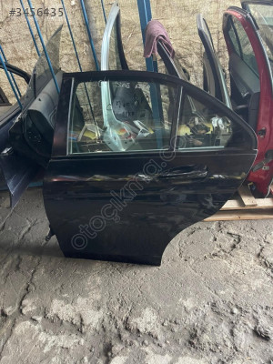 MERCEDES W204 C200 SAĞ ARKA KAPI GÜÇMANLAR